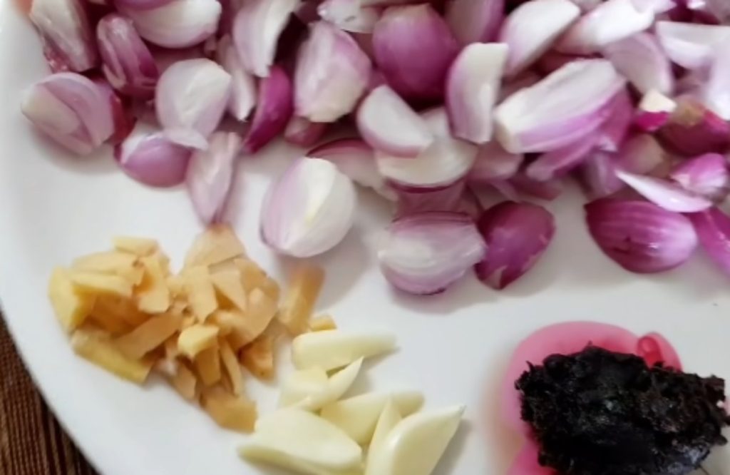 Ulli Mulaku Chammanthi Recipe
